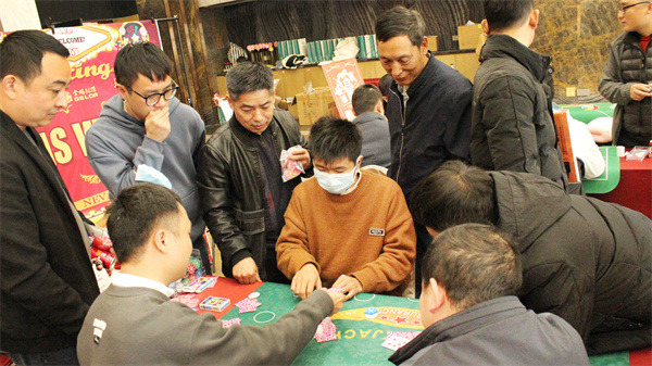 日韩痴汉电车无码AV