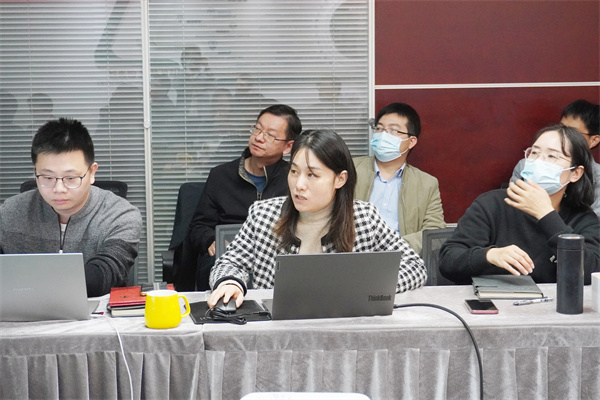 日韩痴汉电车无码AV