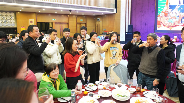 日韩痴汉电车无码AV