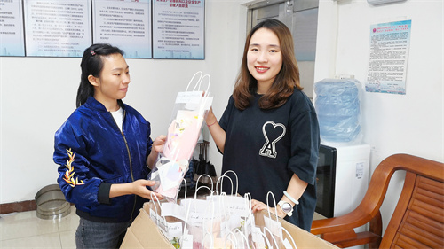 日韩痴汉电车无码AV