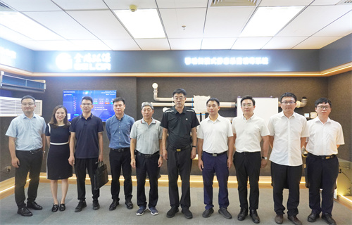 日韩痴汉电车无码AV