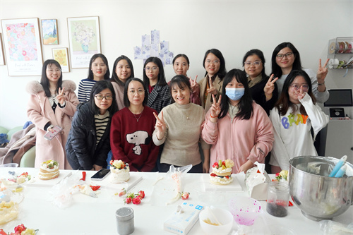 日韩痴汉电车无码AV